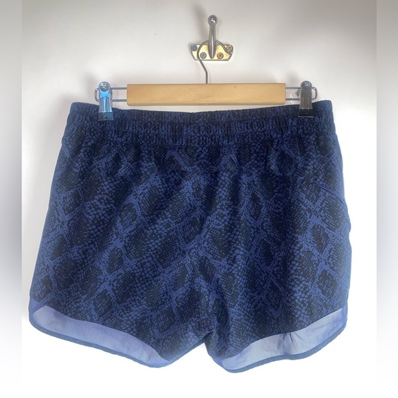 Athleta Mesh Racer Run Short 4” Small blue snakeskin - Picture 5 of 13